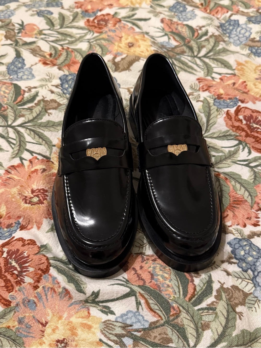H&M Loafer Shoes Women’s 8 Black Chunky Gold Coin Logo Slip On Preppy Academia